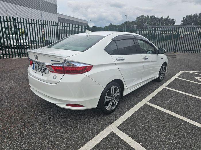 Honda Grace 2016