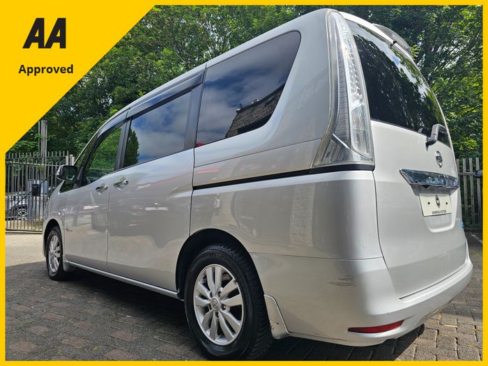 Nissan Serena 2013