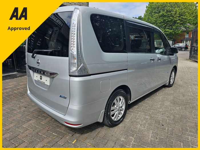 Nissan Serena 2013
