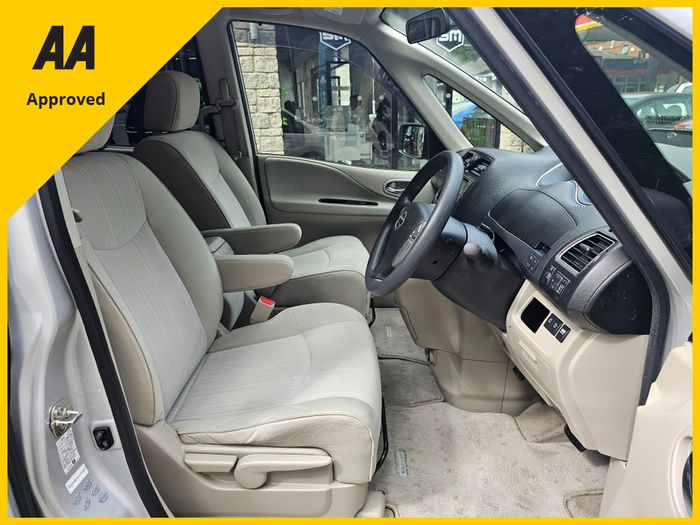 Nissan Serena 2013