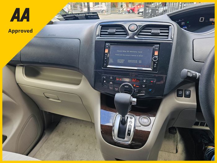 Nissan Serena 2013