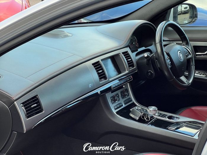 Jaguar XF 2013