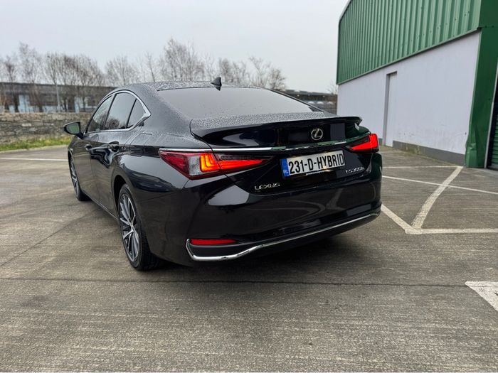 Lexus ES 300h 2023
