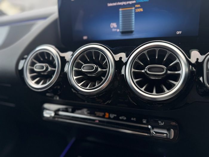 Mercedes-Benz GLA Class 2025