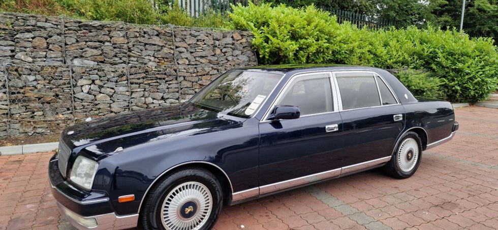 Toyota Century 2000