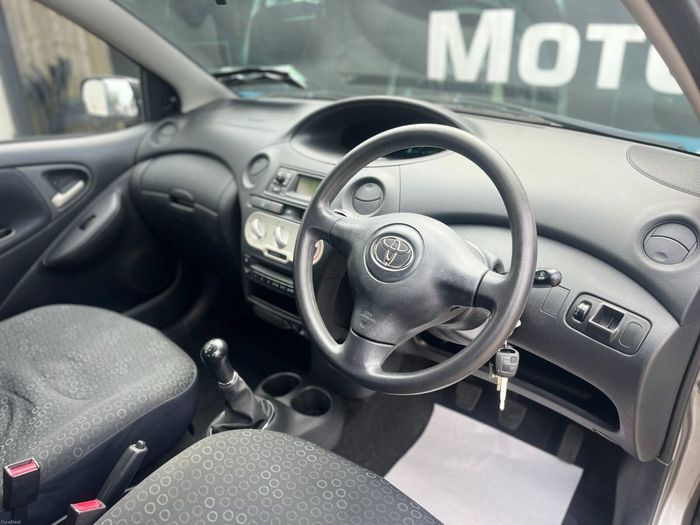 Toyota Yaris 2005