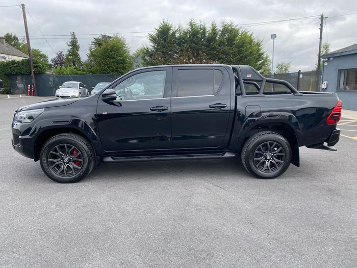 Toyota HiLux 2023