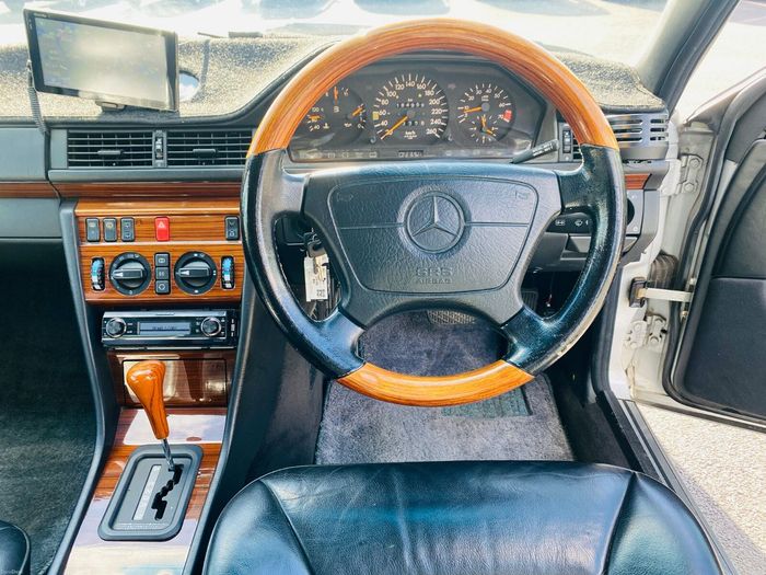 Mercedes-Benz E-Class 1995