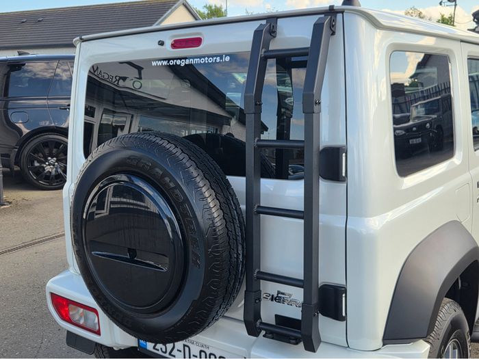 Suzuki Jimny 2023