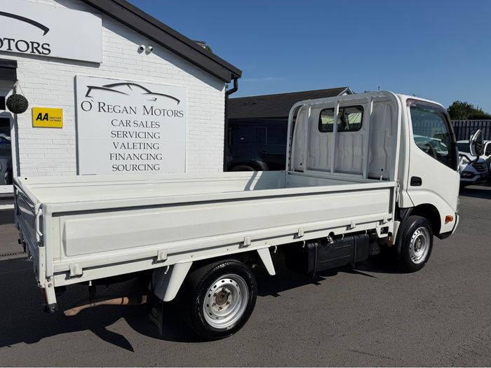Toyota Dyna 2015