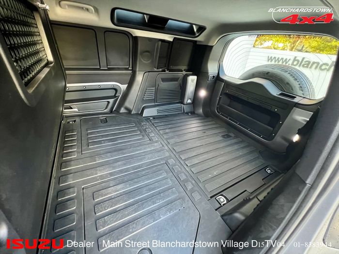 Land Rover Defender 2021