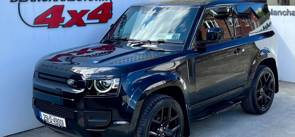 Land Rover Defender 2025