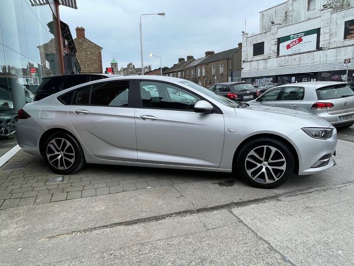 Opel Insignia 2021