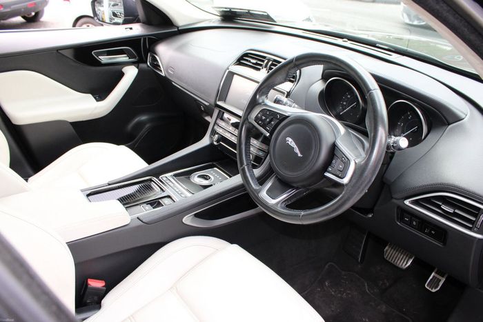 Jaguar F- PACE 2019