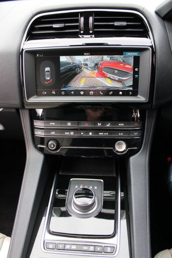 Jaguar F- PACE 2019
