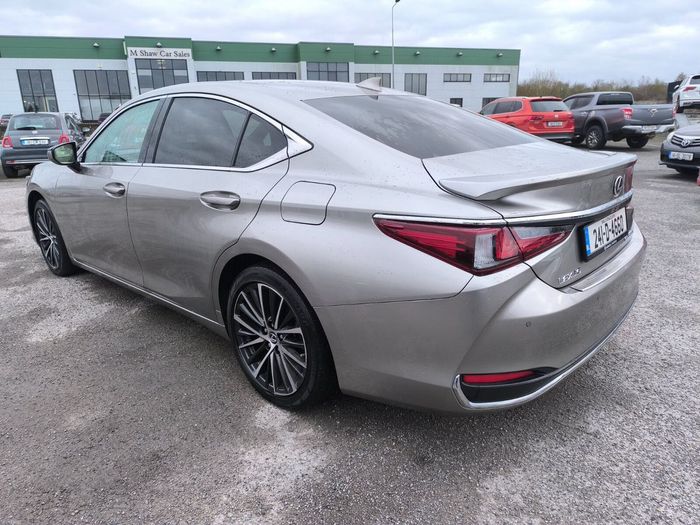 Lexus ES 2024