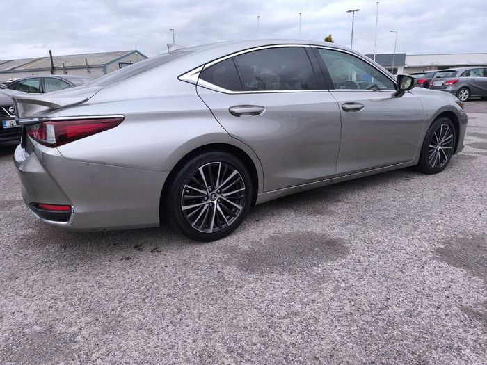 Lexus ES 2024