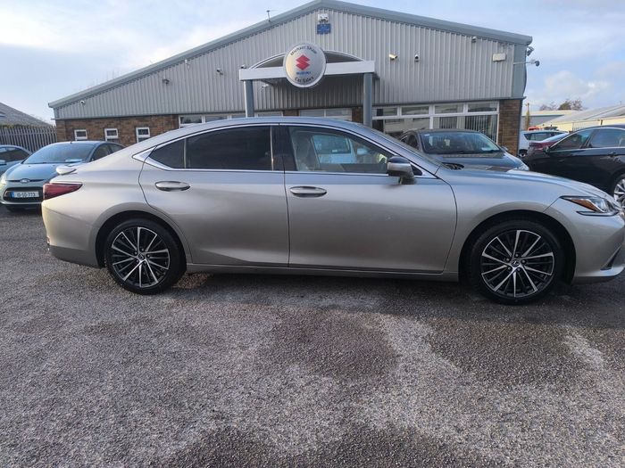 Lexus ES 2022