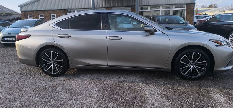 Lexus ES 2022