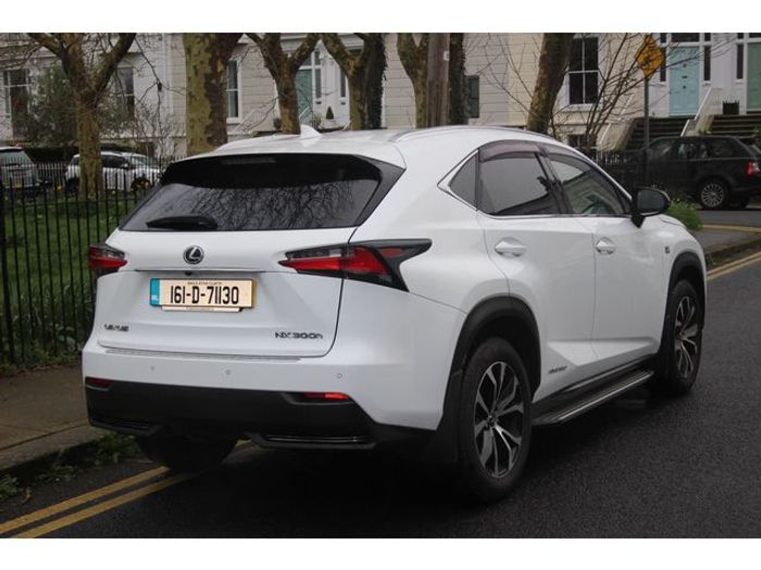 Lexus NX 300h 2016
