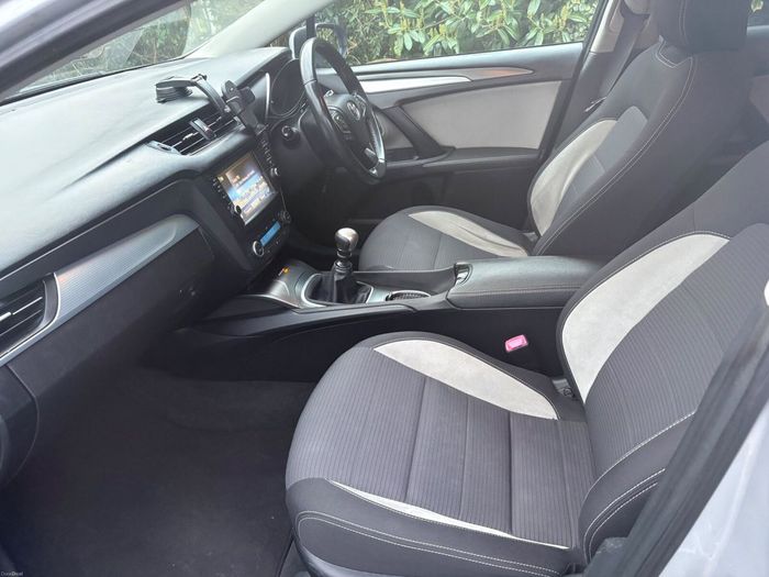Toyota Avensis 2015