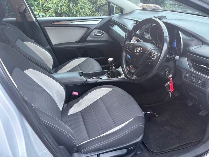 Toyota Avensis 2015