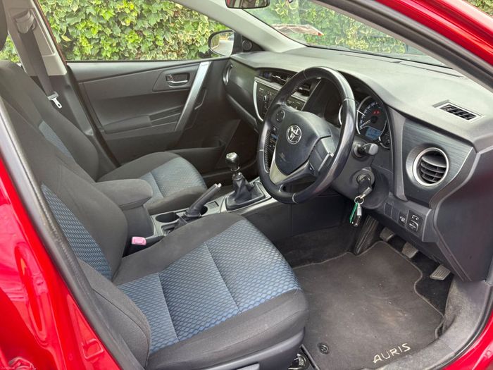 Toyota Auris 2015