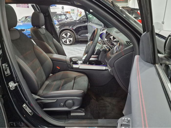 Mercedes-Benz EQB 2024