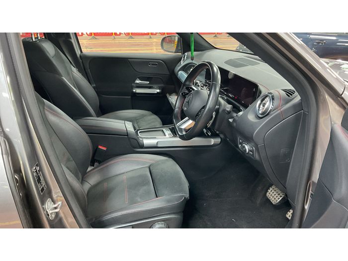 Mercedes-Benz EQB 2024
