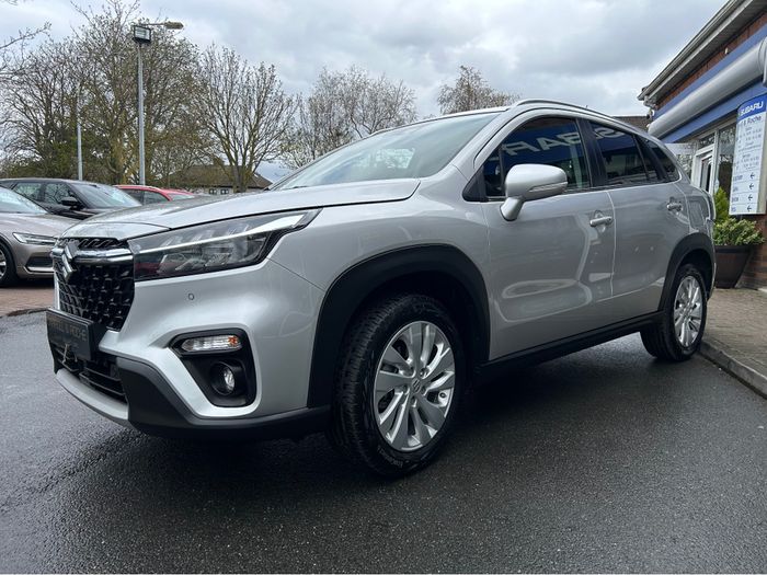 Suzuki S-CROSS 2024
