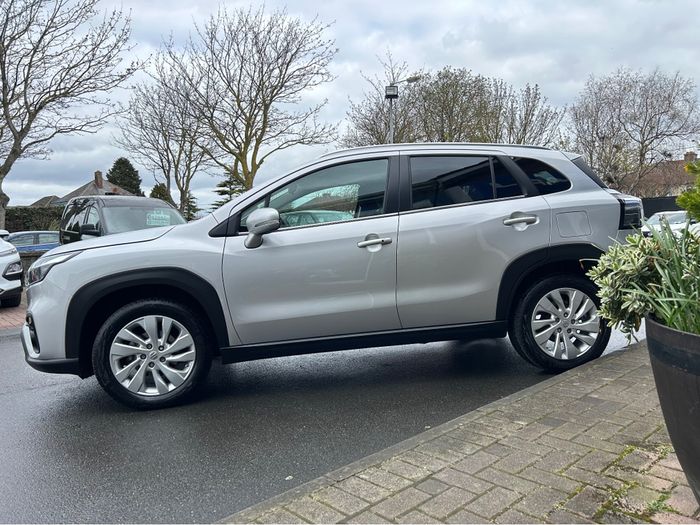 Suzuki S-CROSS 2024