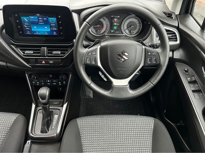 Suzuki S-CROSS 2024