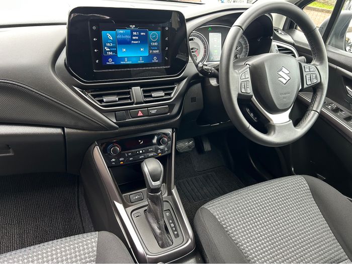 Suzuki S-CROSS 2024