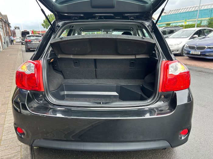 Toyota Auris 2011