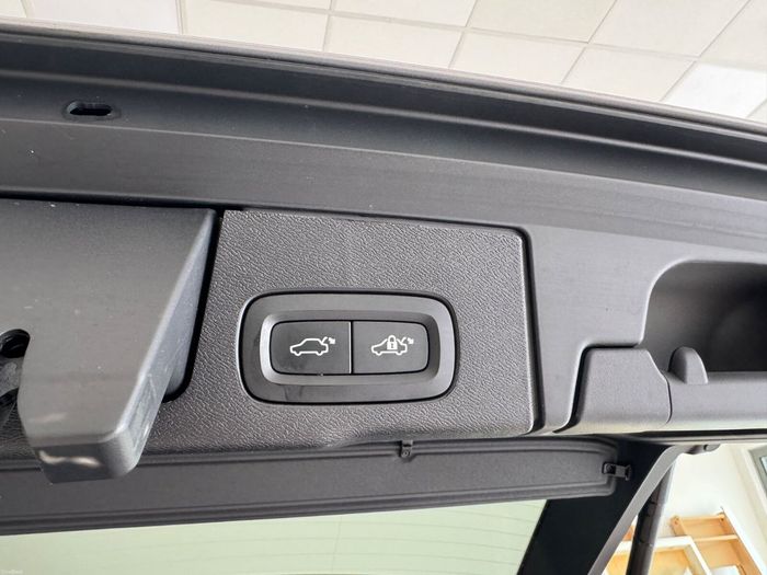 Volvo XC60 2025