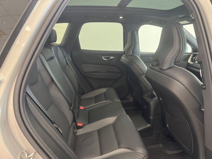 Volvo XC60 2025