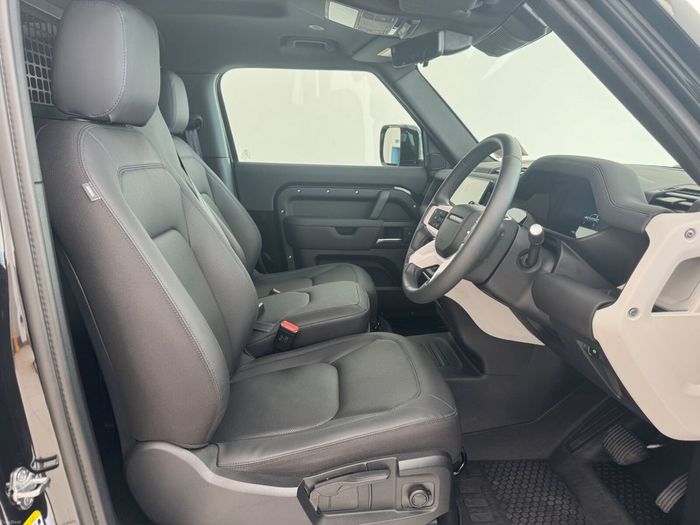 Land Rover Defender 2026