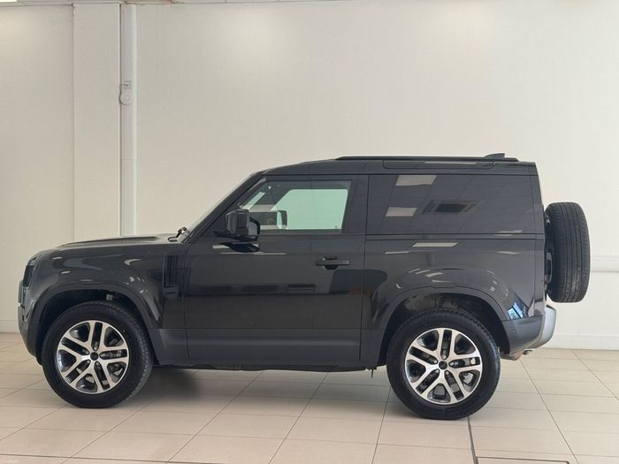 Land Rover Defender 2026