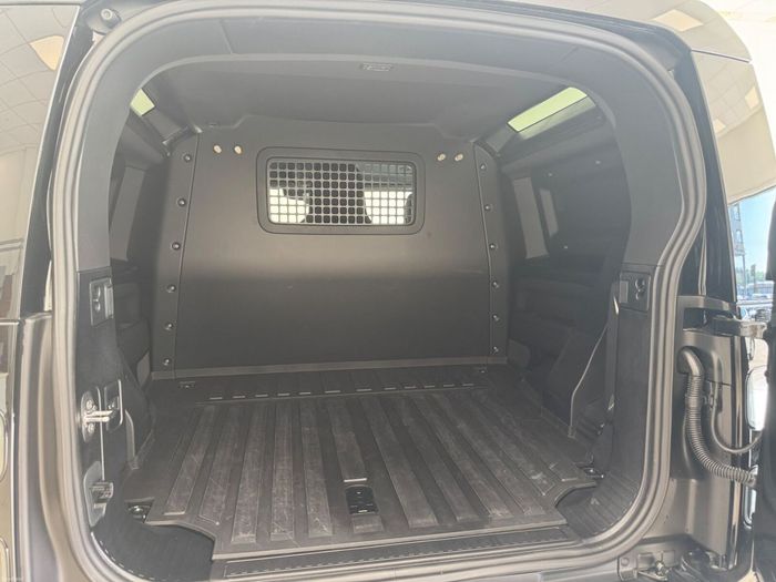 Land Rover Defender 2026