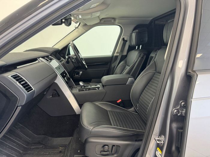 Land Rover Discovery 2023