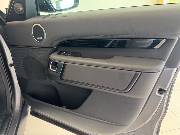 Land Rover Discovery 2023
