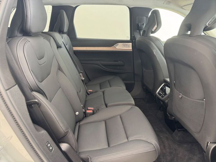 Volvo EX90 2025