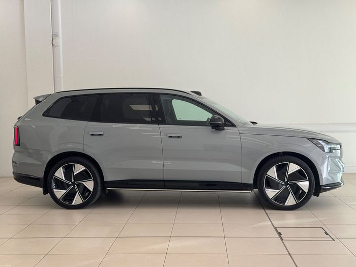 Volvo EX90 2025