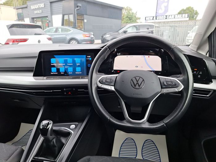Volkswagen Golf 2024