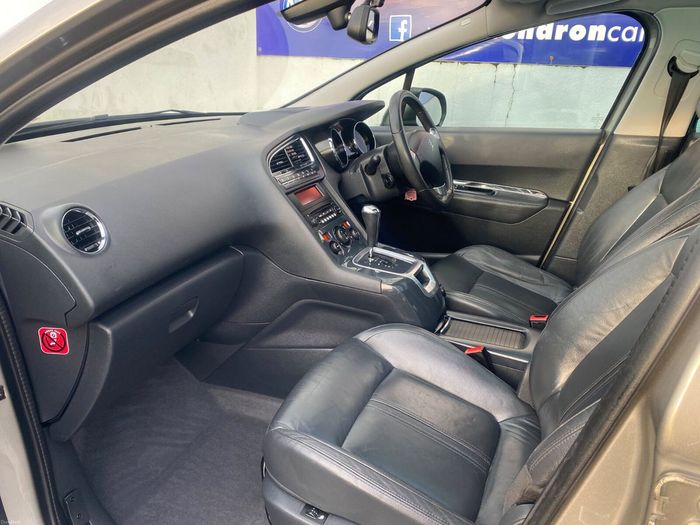 Peugeot 5008 2016