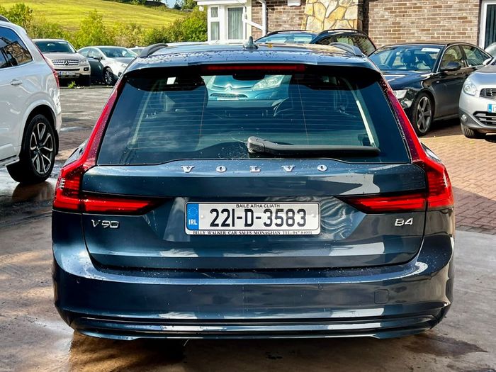 Volvo V90 2022