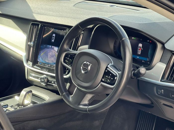 Volvo V90 2022