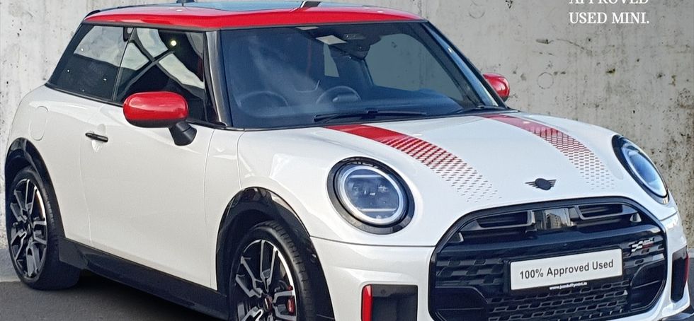 MINI HATCH 2026
