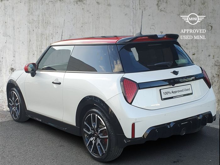 MINI HATCH 2026