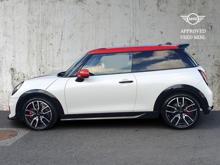 MINI HATCH 2026